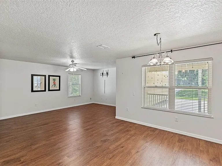206 E Catawba St — Photo 16