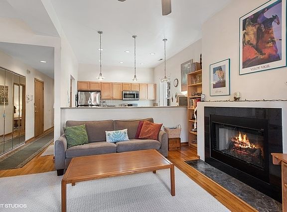 4th image of 1549 W Farwell Ave #1W
