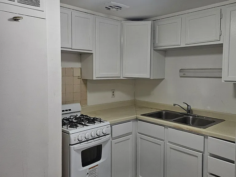4525 4th Ave S #8 — Photo 3