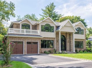 8 Summit Ln, Roslyn Heights, NY 11577