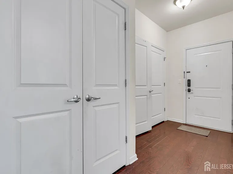 731 Strassle Way — Photo 3