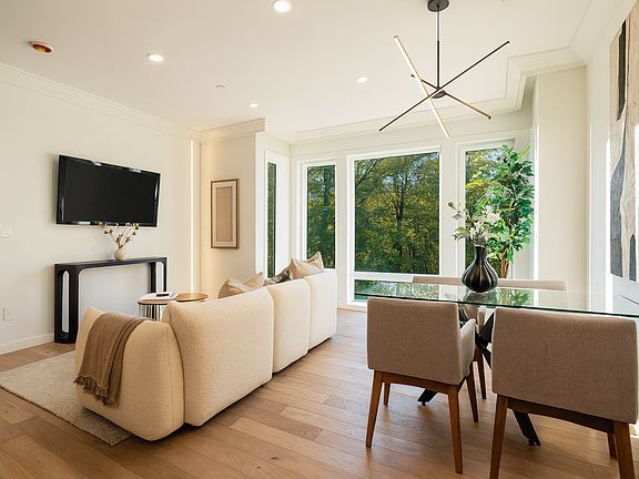 3rd image of 386 Washington St #202