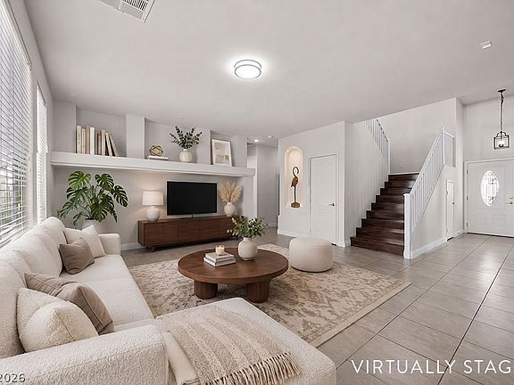 3rd image of 1724 Flores Ln