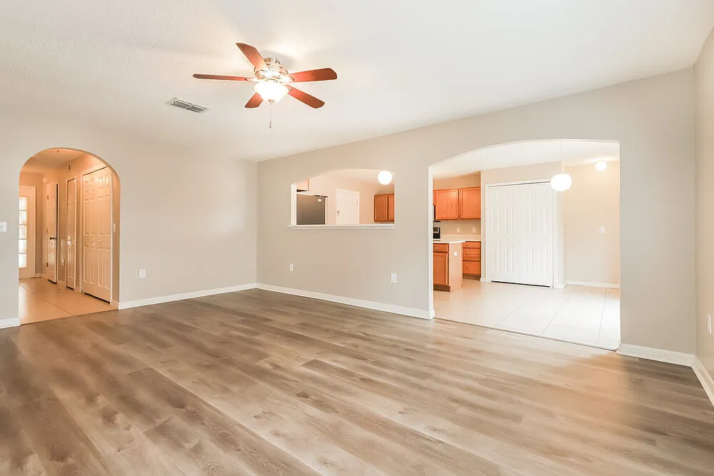 4 bed, 2.0 bath, 1926 sqft, $2,230 — Photo 4