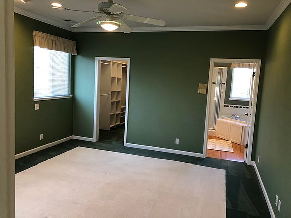 Upstairs primary bedroom