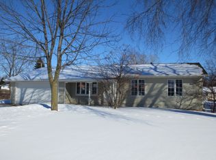 1396 Tammy Rd, Oshkosh, WI 54904