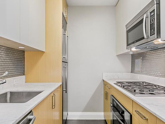 3rd image of 211 E 51st St APT 10B