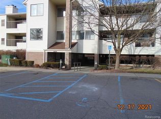 30594 Orchard Lake Rd UNIT 38, Farmington Hills, MI