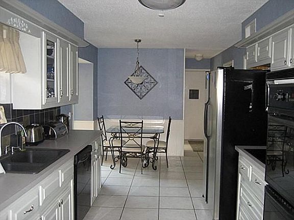 3rd image of 2401 Plateau Dr
