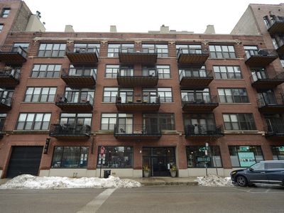 375 W Erie St APT 218, Chicago, IL, 60654