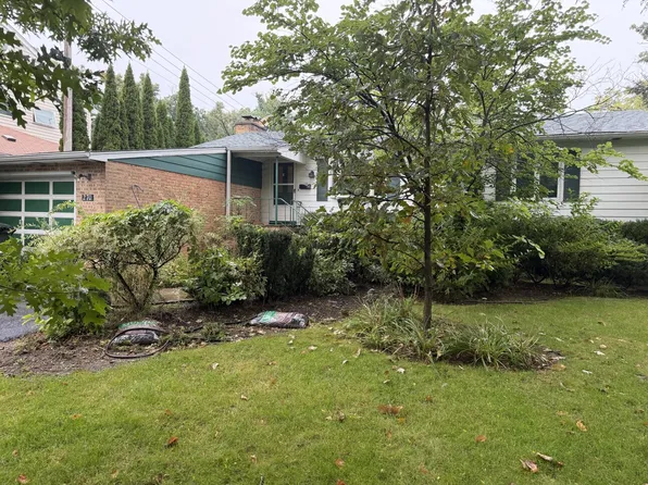 270 Park Ave, Lake Forest, IL 60045