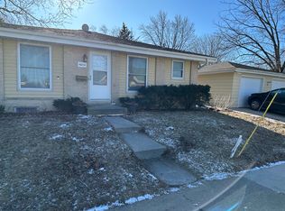 401 Gascoigne Dr, Waukesha, WI 53188