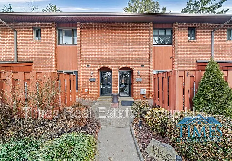 704 Worthington Dr — Photo 1
