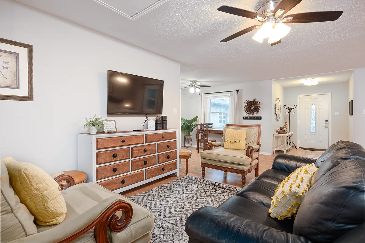 Building Photo - 32047 S Wiggins St #0