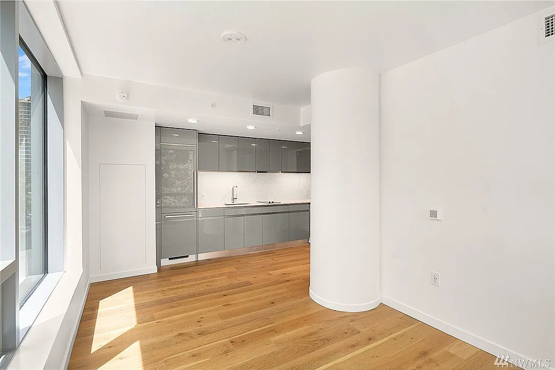 Studio, 302 sqft, $1,950 — Photo 3