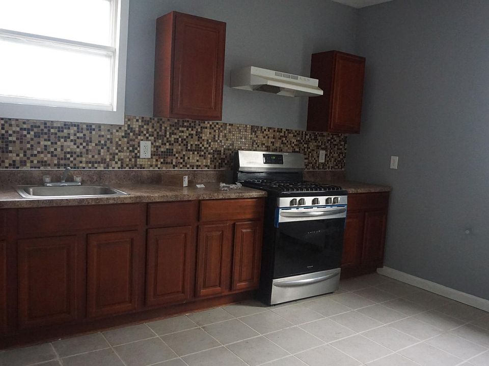 1st image of 455 4th Ave W #2