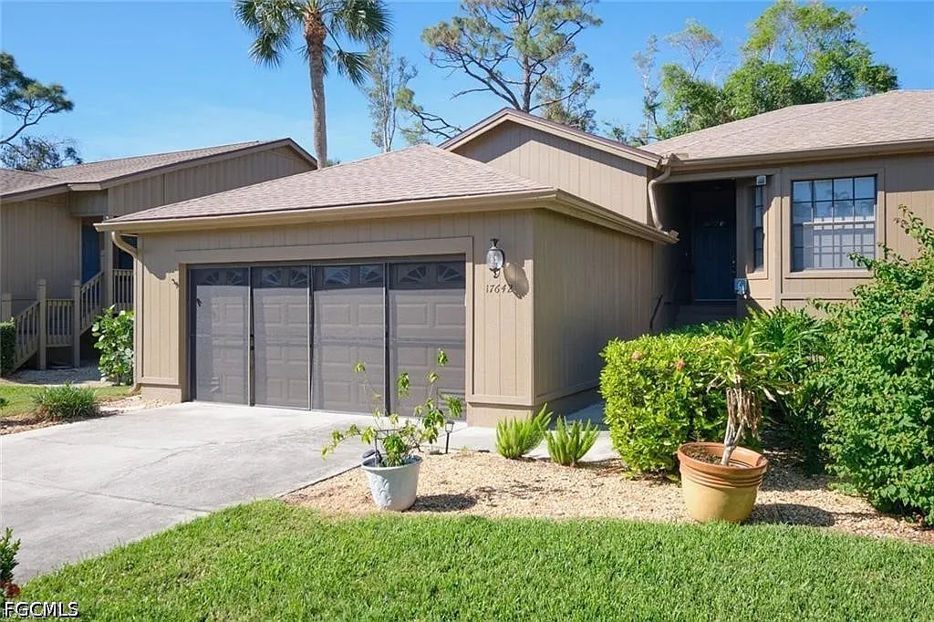 2 bed, 2.0 bath, 1463 sqft, $1,995 — Photo 1