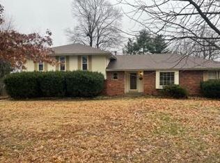 1748 E Arlington Rd, Springfield, MO 65804