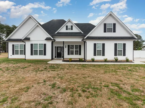 212 Winterlochen Dr, Dunn, NC 28334