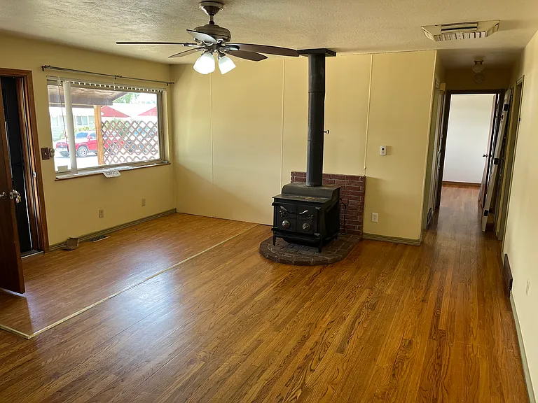 836 Brookside Dr — Photo 2