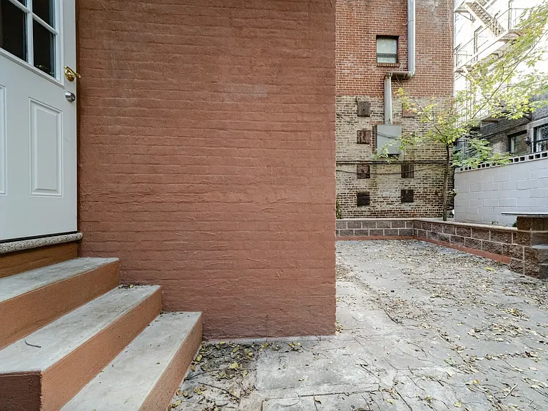 225 E 83rd St #1ER — Photo 3