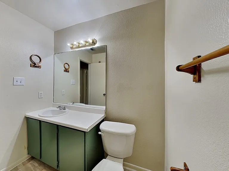 2955 Loving Ave — Photo 13