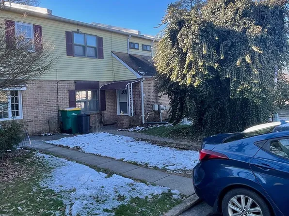 32 Hollybrooke Dr, Langhorne, PA 19047