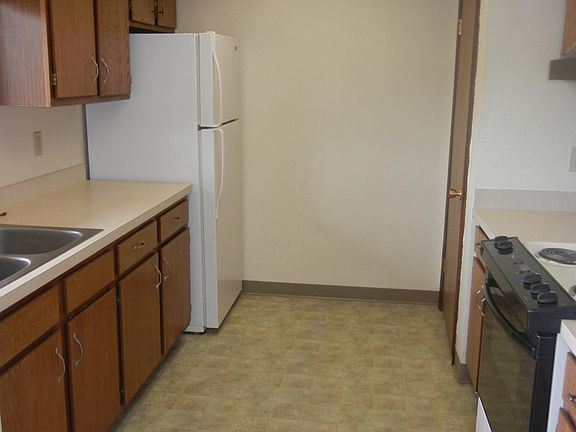 2nd image of 20 Hoffman Dr APT 4