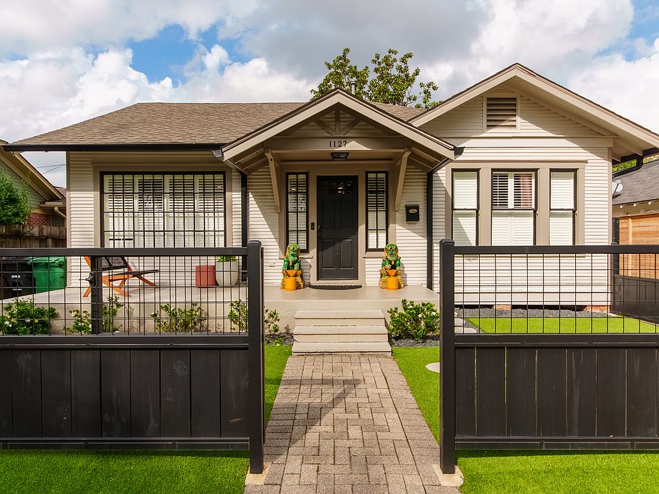 Fully fenced front yard. Perfect for kids safety