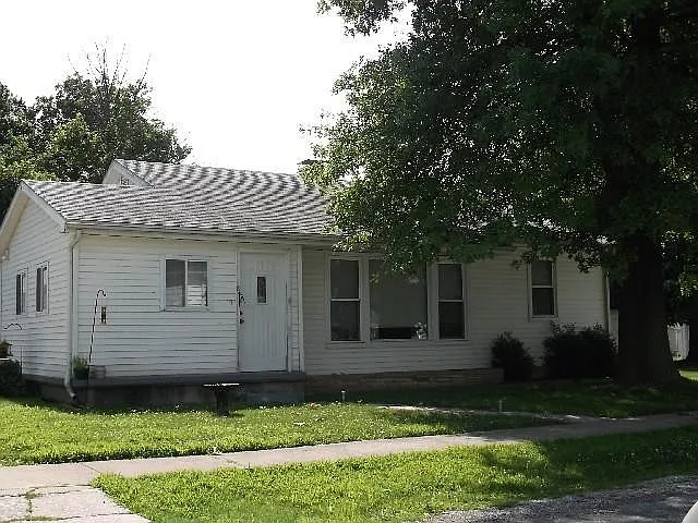 8 N 3rd St photo 1