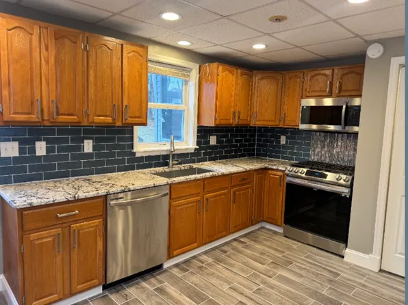 100 Nesbitt St APT 2, Larksville, PA 18651