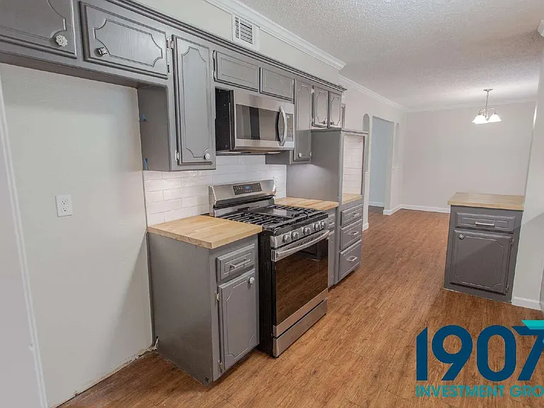 1201 Kings Ct — Photo 12