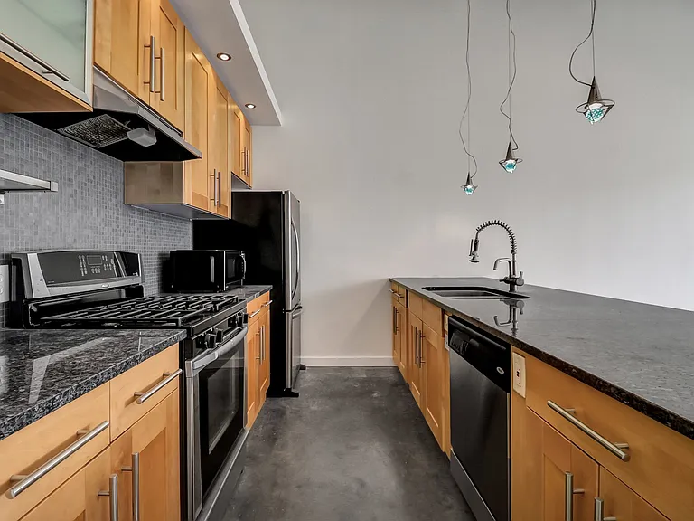 2514 Abercorn St #205 — Photo 20