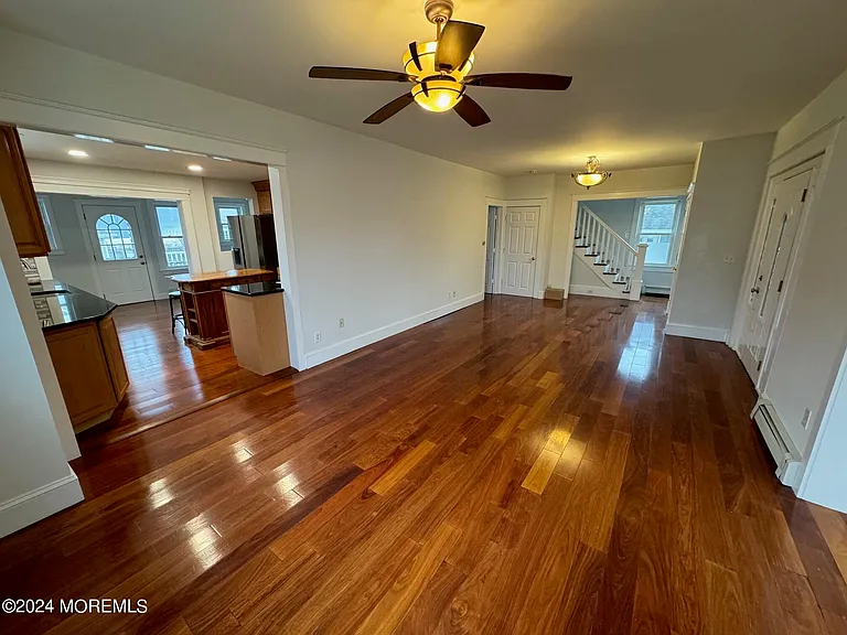503 Forman Ave — Photo 4