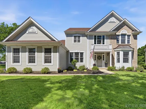 8325 Watson Cir, Crystal Lake, IL 60014