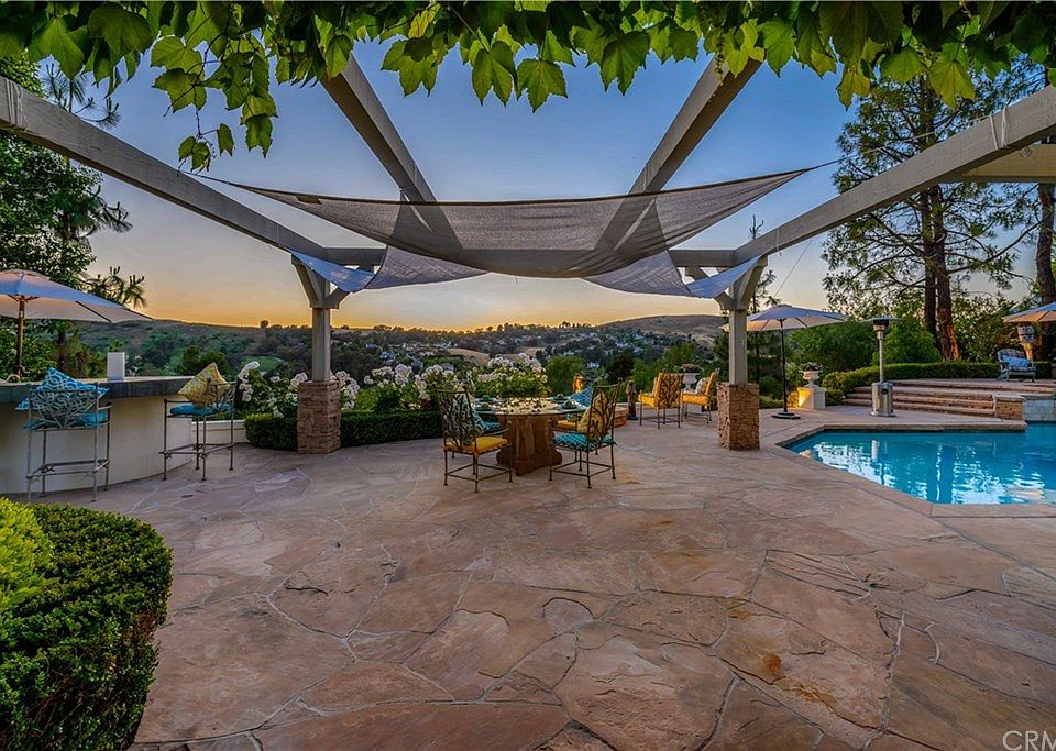 2nd image of 27784 Somerset Ln