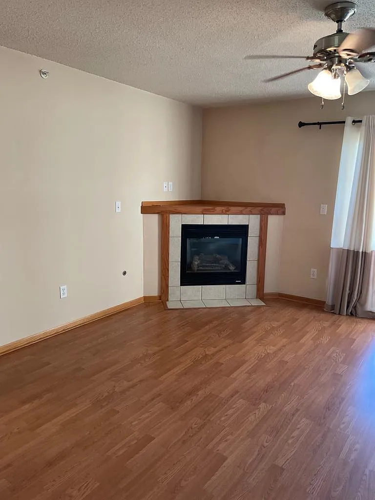 2 bed, 922 sqft, $1,200 — Photo 3