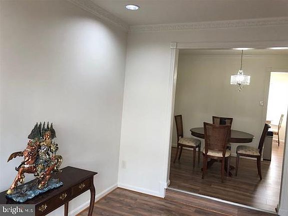 5th image of 663 Mount Lubentia Ct W
