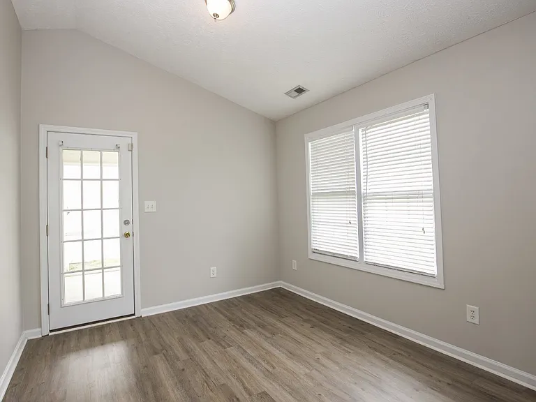 196 Lochwood Dr — Photo 10