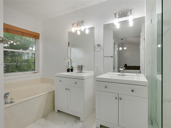 5th image of 680 Sand Creek Cir
