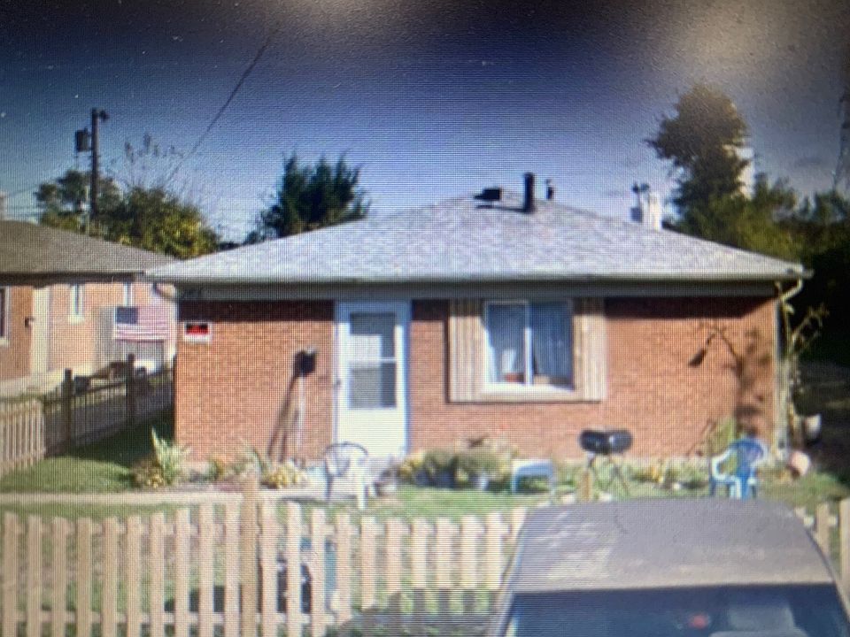 1st image of 165 Kelly Ave #2