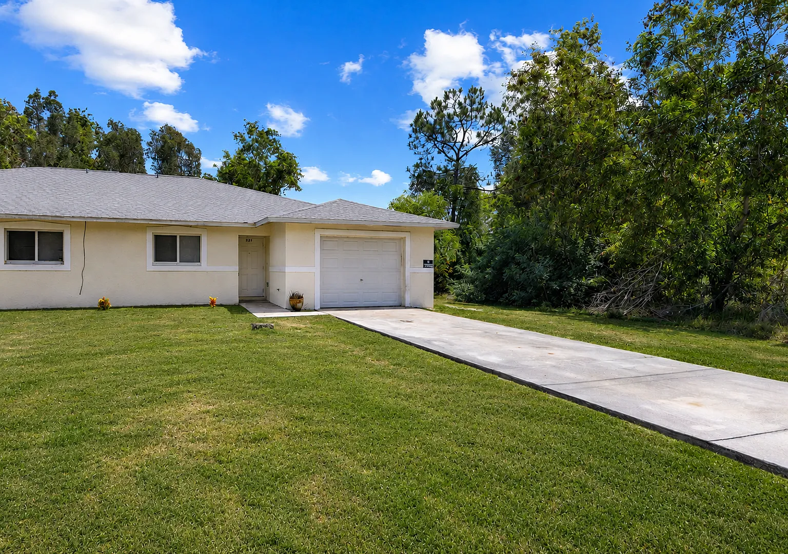 Duplex Lehigh Acres 221 — Photo 3