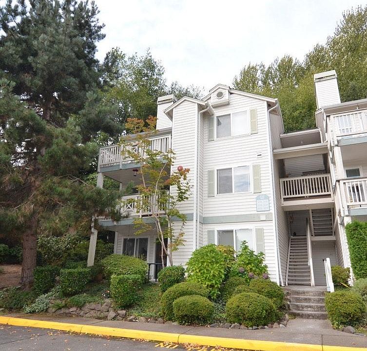 Top Floor Corner with Cascade Mountain views