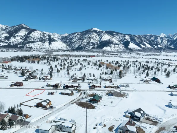 37 Scrub Oak Dr, Star Valley Ranch, WY 83127