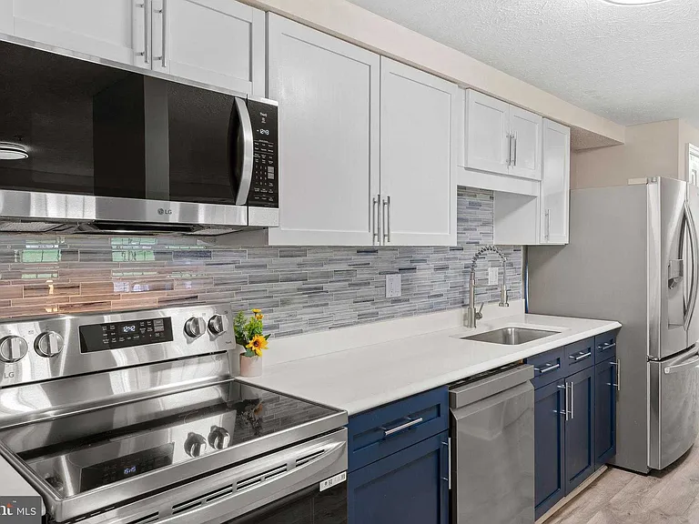 501 Palmtree Dr #3 — Photo 3