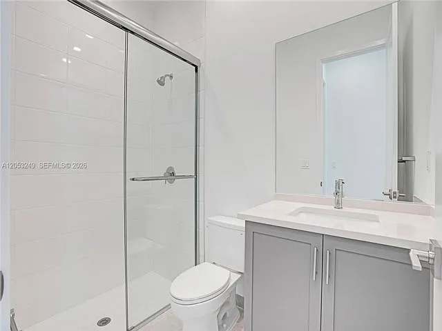 4 bed, 5.5 bath, $8,000 — Photo 4