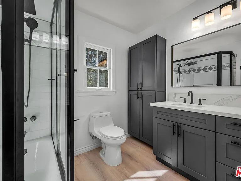 629 N Rexford Dr — Photo 16