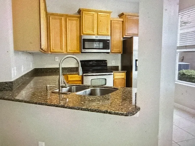 15316 Oak Apple Ct #B — Photo 3
