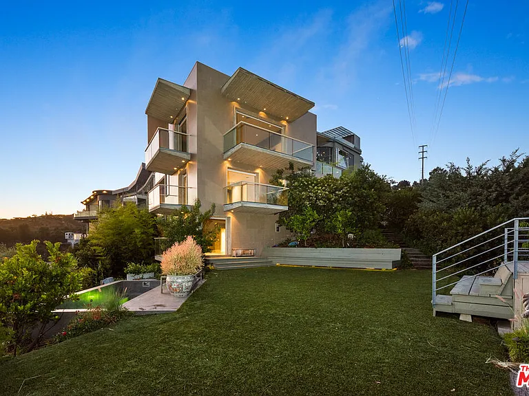 1600 Viewmont Dr — Photo 2