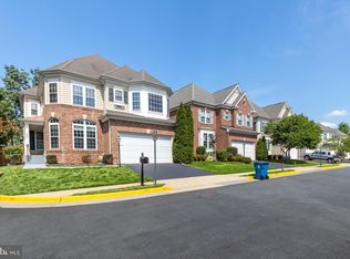 5650 Powers Ln, Centreville, VA 20120